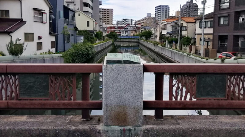 船橋市九重橋にある太宰治をモチーフにしたオフジェ