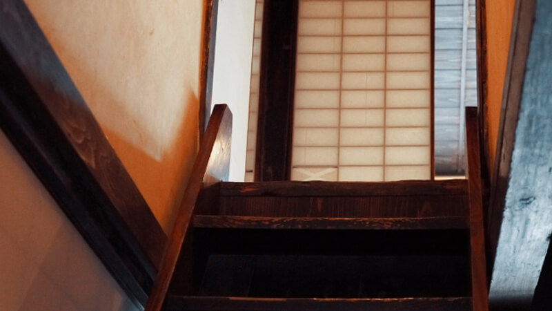 古民家の階段と二階